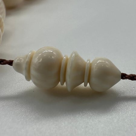 سبحة عاج ناب الفيل الافريقي مع عينه من الناب وشهادة الخراط