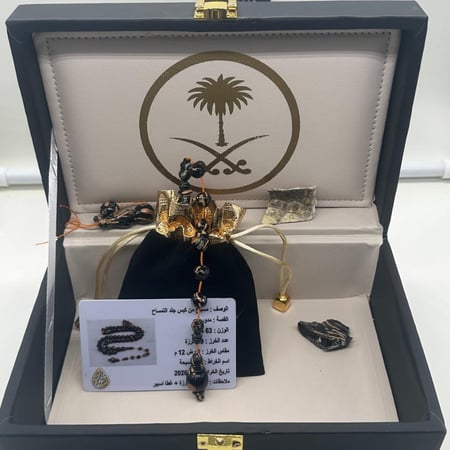 سبحة من جلد التمساح الطبيعي مع عينة