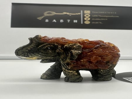 تحفة فيل ملبس كهرمان الوزن 32 غرام