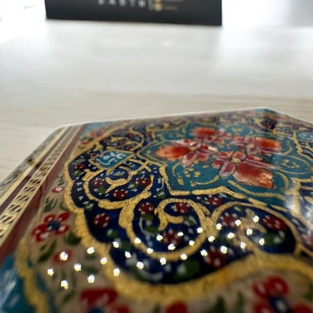 علبة خشبية فاخرة مطعمه بالعاج والنحاس