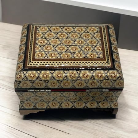علبة خشبية فاخرة مطعم بالعاج والنحاس