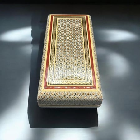 علبة خشبية مطعمه بالعاج والنحاس