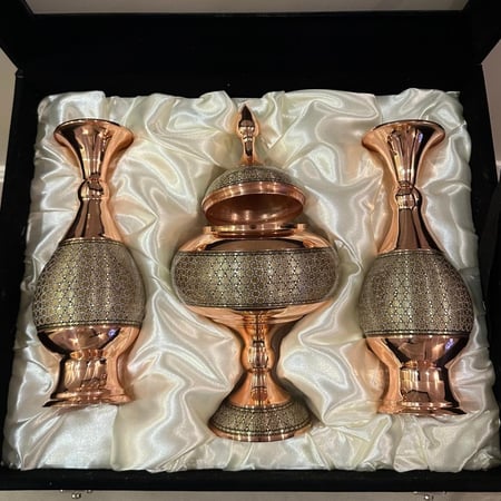 طقم ثلاث قطع تحف نحاس مطعم بالعاج