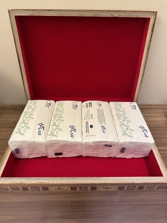 علبة خشبية فاخرة لحفظ المقتنيات