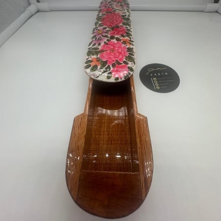 علبة خشبية صناعة يدوية فاخرة مطعمه بالعاج والنحاس