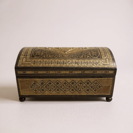 صندوق خشبي مطعم بالصدف مع قفل