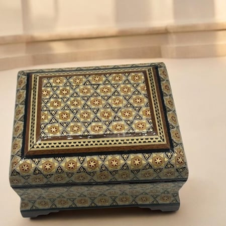 علبة خشبية فاخرة مطعم بالعاج والنحاس