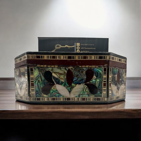 علبة خشبية صناعة يدوية مطعمه بالصدف