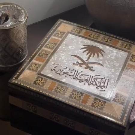 علبة او صندوق من خشب فاخر  حفر ليزر