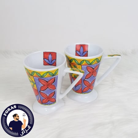 كوب بنقوش ورد مع مسكه