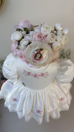 فستان ريمي الصغيرة+ فيونكة الشعر