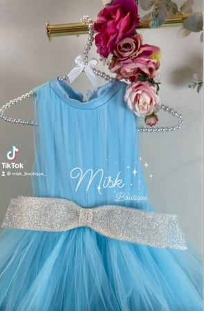 فستان منفوش بطبقات التل