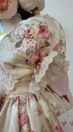 فستان مسك الفيكتوري+فيونكة الشعر (يفضل التاكد من جدول المقاسات) لان المقاسات صغيرة