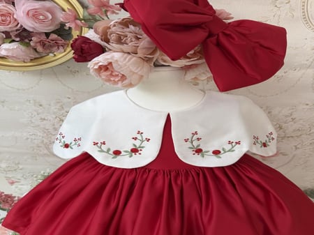 فستان سالي ( الترند)+اكسسوار الشعر