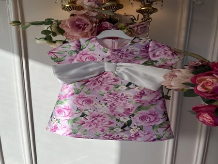 فستان فلورا فيونكة + طوق الشعر