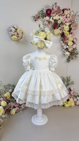 فستان ريمي الصغيرة+ فيونكة الشعر