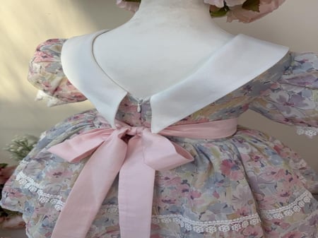 فستان الورود الناعمة