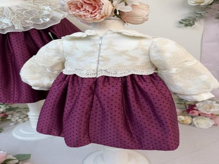 فستان عنابي بالدانتيل