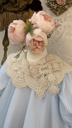 فستان لؤلؤتي الصغيرة