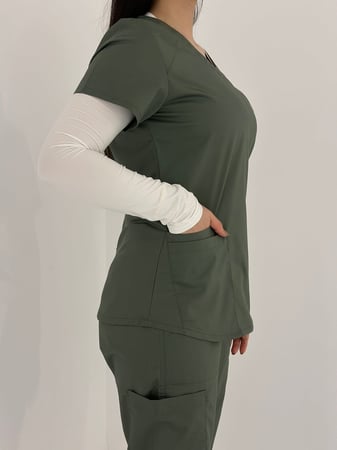 طقم سكراب طبي نسائي ماركة لاب ميد ®