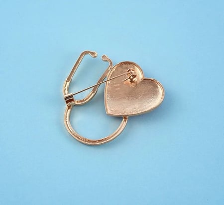 دبوس السماعة | Medical Broosh D12