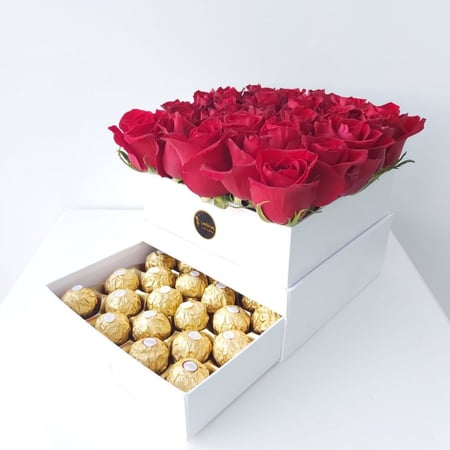 بوكس ورد أحمر مع شوكولاته هيريرو روشيه