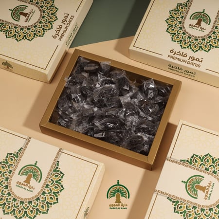 كيلو عجوة فاخرة محشية لوز وهيل