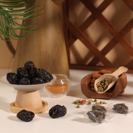 كيلو عجوة فاخرة محشية لوز وهيل