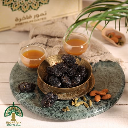 كيلو عجوة فاخرة محشية لوز وهيل