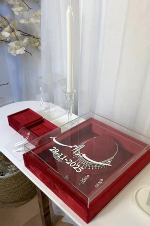 بكج لتفاصيل العروس 6 قطع بوكس العقد +بوكس الدبل + المبخرة الكريستال + علبة العود الكريستال +صينية رخام شامل التنسيق تفصيل الون حسب الطلب