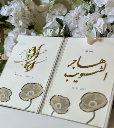 مجلة مخملية او جلد تفصيل حسب الطلب بتطريز الخرز اللامع  على ورق القطن الفاخر