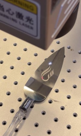 طقم سكين كيك وحامل 2 قطع شامل النحت