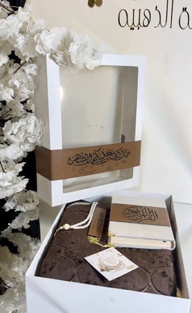 مجموعه فاخره رمضانيه بوكس شامل التنسيق الجلدي +سجاده سفنج +فاصل قراني جلد +سبحه لول +كرت اهداء +مصحف حجم المعتاد