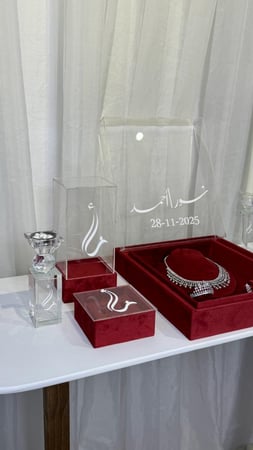 بكج لتفاصيل العروس 6 قطع بوكس العقد +بوكس الدبل + المبخرة الكريستال + علبة العود الكريستال +صينية رخام شامل التنسيق تفصيل الون حسب الطلب