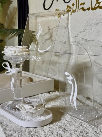 بكج العروس بوكس العقد بغطاء اكريلك بتنسيق الخرز +استاند المسكة بتنسيق الخرز +مبخرة الورد الكريستال +وردة العود +صينية رخام بتنسيق البلور شامل التنسيق