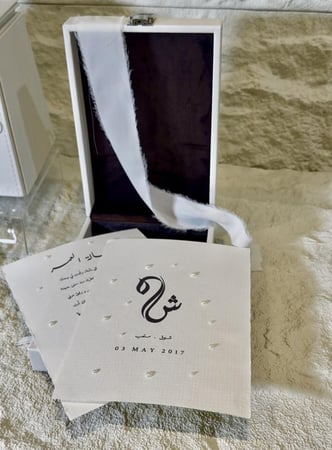 بكس رسالة العمر المخملي والجلد +ورقتين رسالة عمر تفصيل حسب الطلب +شريطة