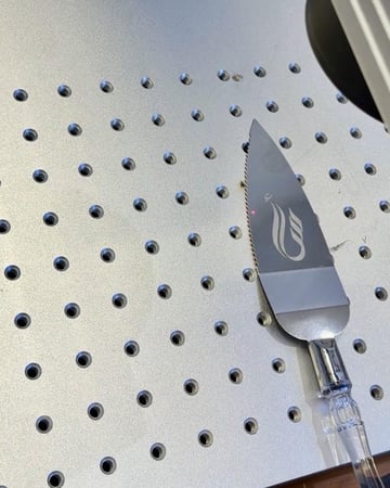 طقم سكين كيك وحامل 2 قطع شامل النحت