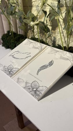 مجلة مخملية او جلد تفصيل حسب الطلب بتطريز الخرز اللامع  على ورق القطن الفاخر