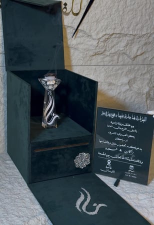 بوكس دعوة مخملي بتنسيق الخرز الفاخر شامل التنسيق تفصيل الون حسب الطلب