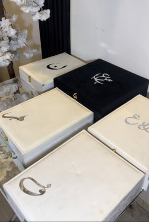 بوكس العقد الحجم الوسط شامل