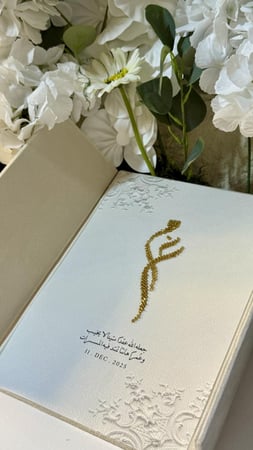 مجلة مخملية او جلد تفصيل حسب الطلب بتطريز الخرز اللامع  على ورق القطن الفاخر
