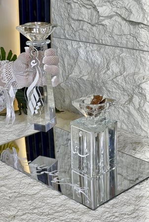 مجموعة المبخره الكريستال الفاخرة مبخرة كريستال الحجم الكبير شامل الحروف +كريستال العود شامل الاسم +صينية مرايا شامل العباره