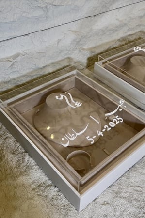 بوكس العقد المخملي والجلد بغطاء اكريلك شامل التنسيق ألون بيج