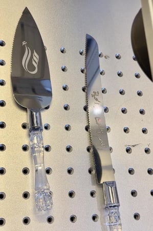 طقم سكين كيك وحامل 2 قطع شامل النحت