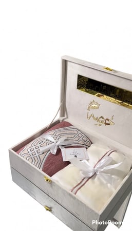 مجموعه فاخره مصحف حجم المعتاد سجاده شرشف صلاه قماش القطن الممتاز بوكسً مخملي شامل التنسيق