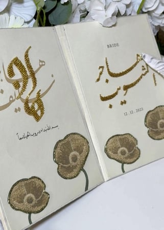 مجلة مخملية او جلد تفصيل حسب الطلب بتطريز الخرز اللامع  على ورق القطن الفاخر