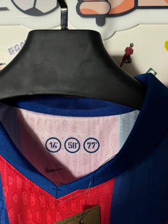 تيشيرت برشلونة الرابع ( نسخة السوبر ) 2025/26