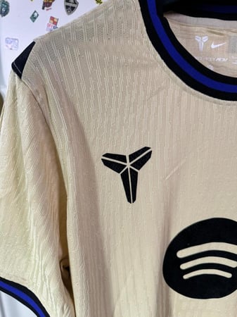 تيشيرت برشلونة الثاني 2025/26