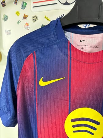 تيشيرت برشلونة الأساسي 2025/26
