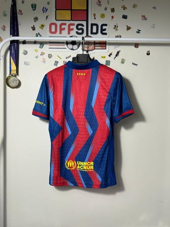 تيشيرت برشلونة الرابع ( نسخة السوبر ) 2025/26